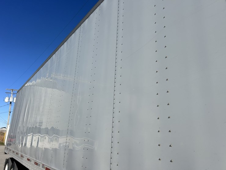 2014-utility-53'-image-25