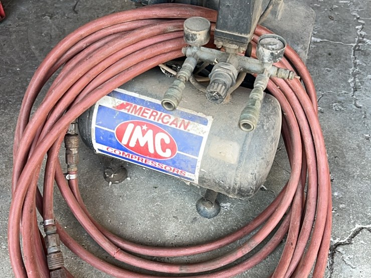 portable-carry-along-type-air-compressor-with-hose-image-5