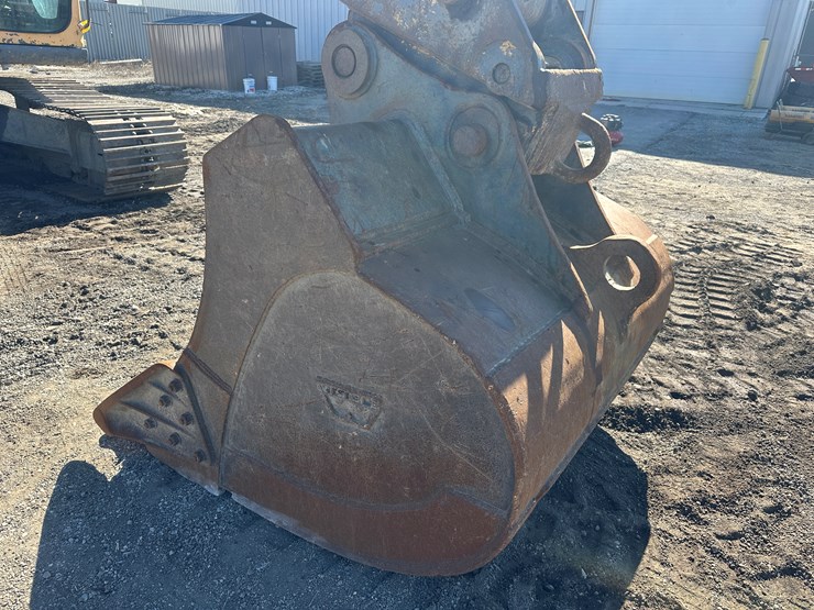 new-holland-eh215-image-42