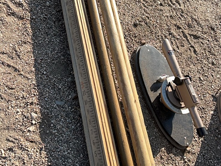 survey-tool,-complete-with-scope,-measuring-stick,-tripod-image-20