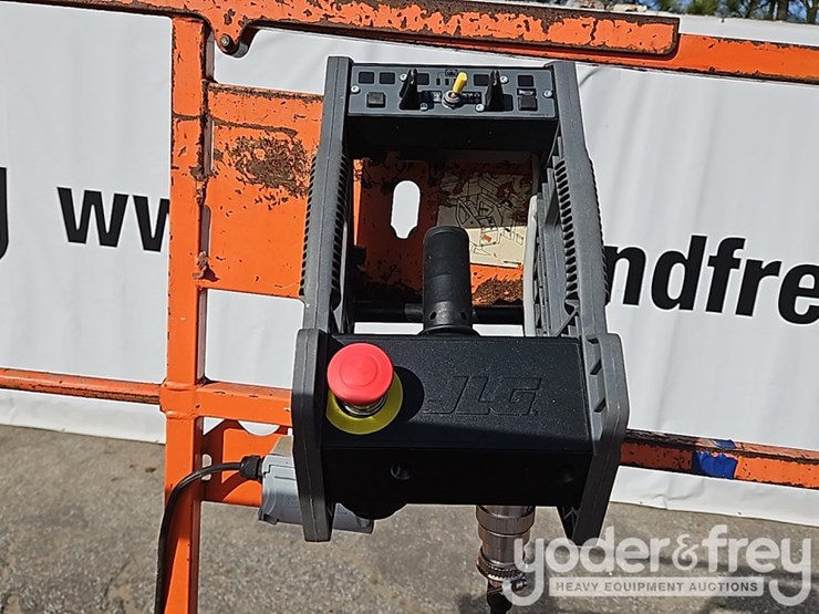 2017-jlg-1932r-image-30