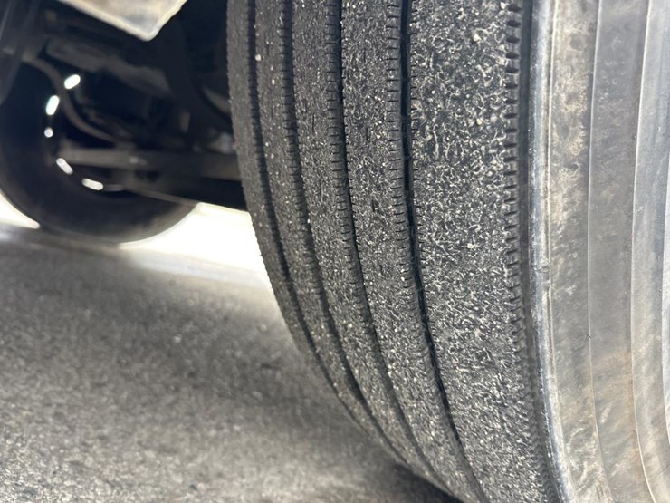 #2231-•-2016-volvo-vnl-sleeper-cab-semi-image-65