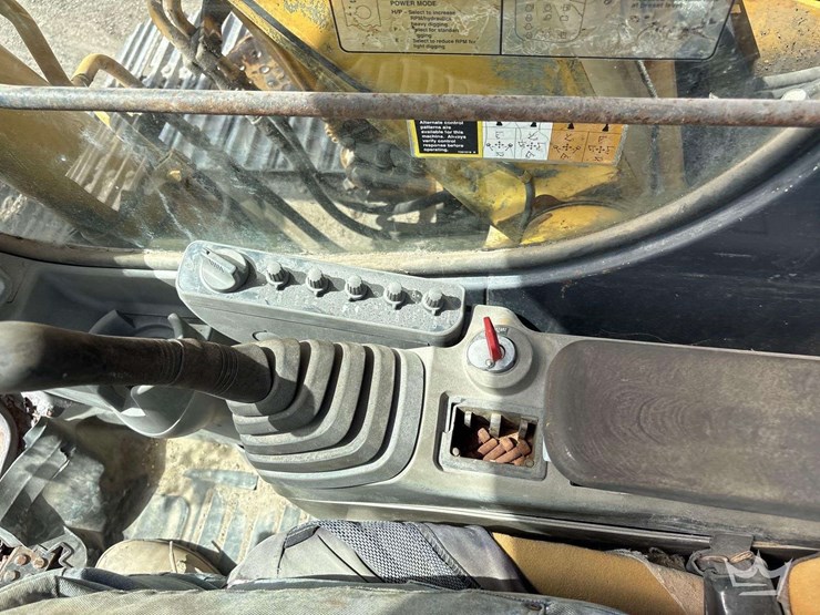 2006-deere-120c-image-13