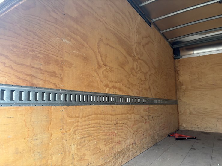 2021-isuzu-npr-hd-image-35