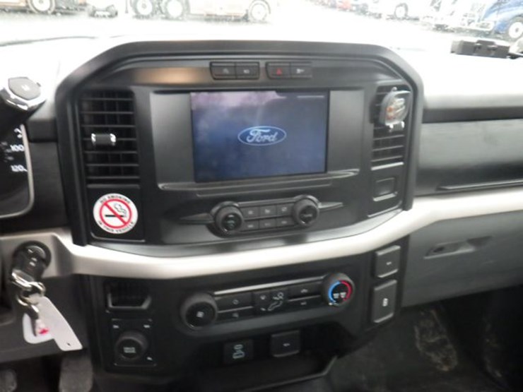 2021-ford-f150-xl-image-11