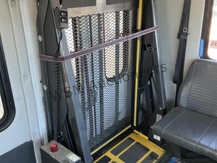 2015-ford-f550-image-12