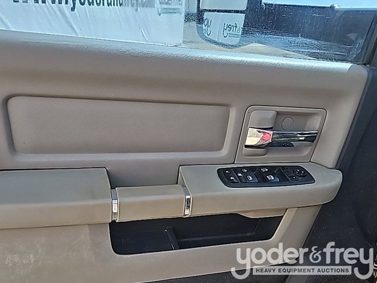 2010-dodge-ram-3500-image-41