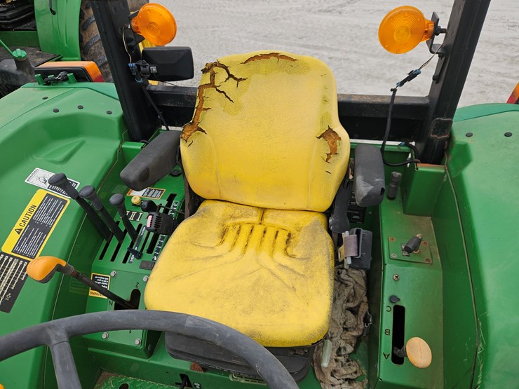 2014-john-deere-6105d-image-5
