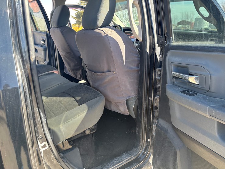 2014-dodge-1500-image-31