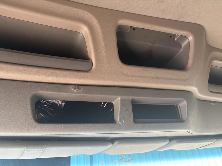 2019-peterbilt-579-image-36