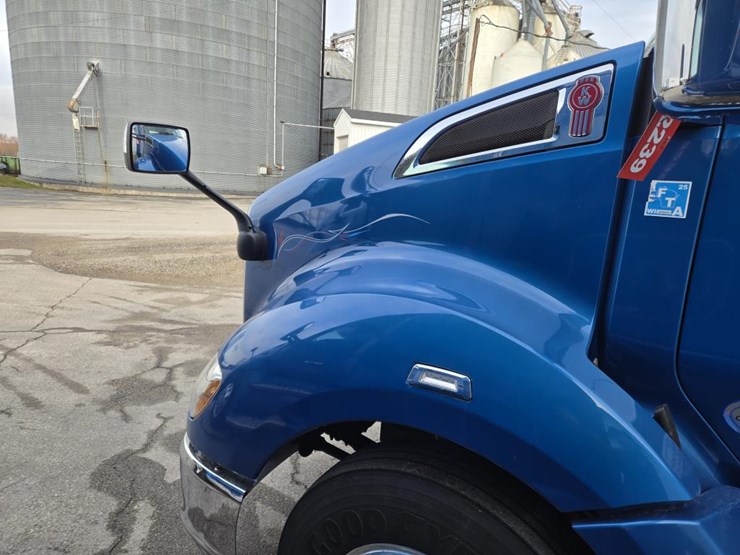 2019-kenworth-t680-image-12