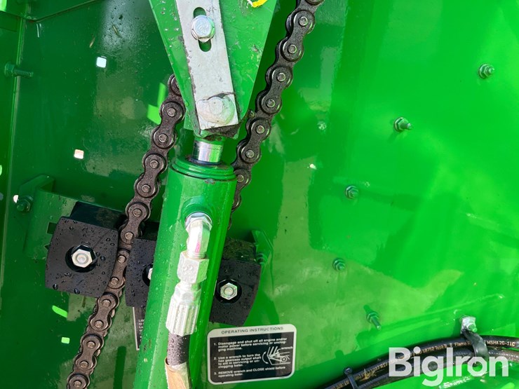 2021-john-deere-560m-image-12