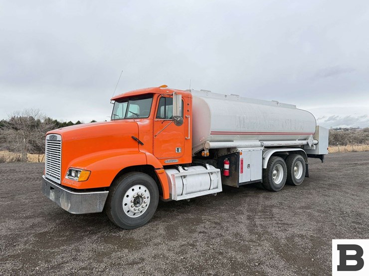 1993-freightliner-fld112-image-1