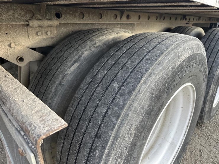 2016-utility-53'-image-26