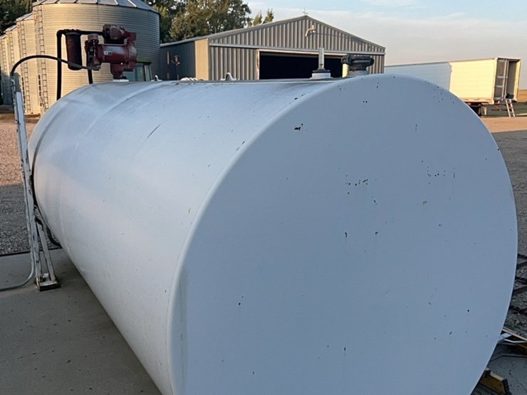 2000-gallon-fuel-tank-with-fill-rite-heavy-duty-high-output-pump-image-32