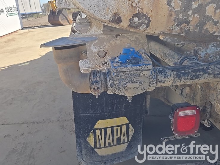 2017-freightliner-m2-106-image-55