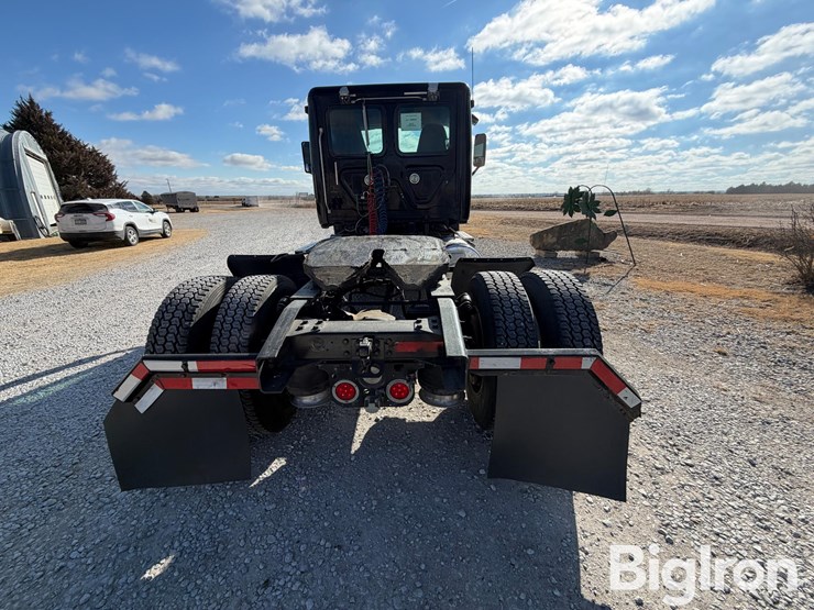 2015-freightliner-cascadia-125-image-6