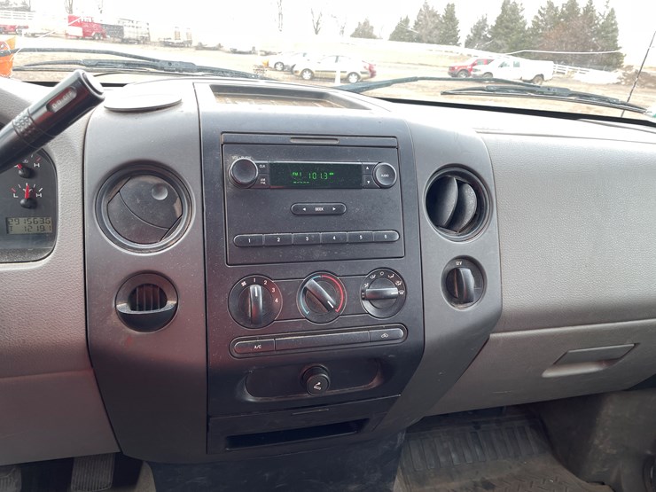 2005-ford-f150-xl-image-22