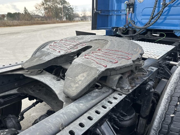 #2224-•-2025-volvo-vnl-sleeper-cab-semi-truck-tractor-image-24