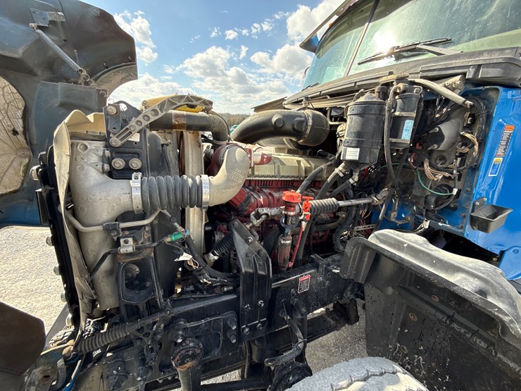 2017-mack-granite-gu713-image-9