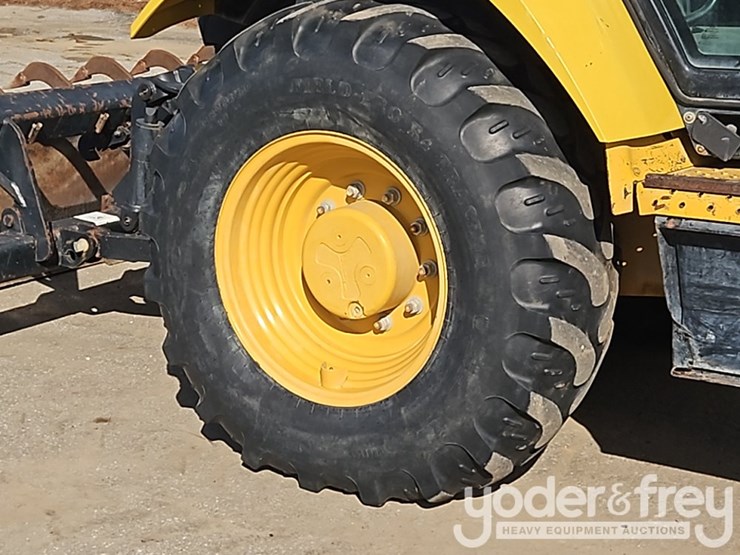 2017-caterpillar-415f2-il-image-13