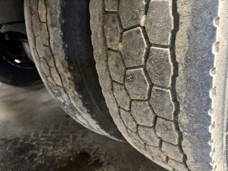 1987-peterbilt-379-image-86