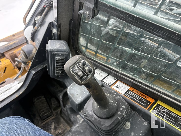 2020-deere-320g-image-16