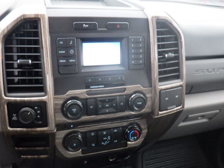 2017-ford-f350-xl-image-11