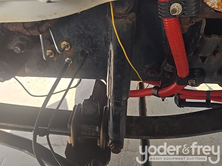 2020-freightliner-m2-106-image-17