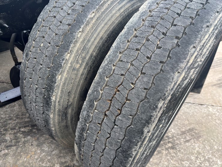 2018-freightliner-cascadia-126-image-72