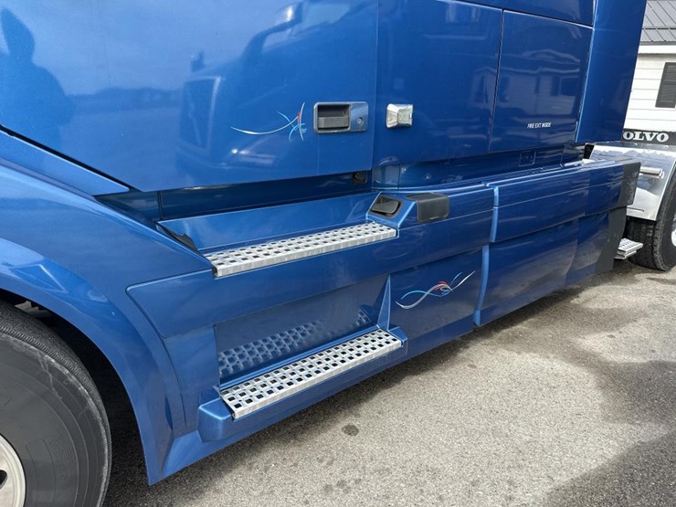 2018-volvo-10-image-11