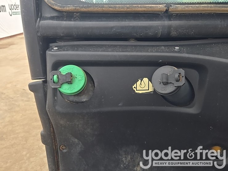 2018-caterpillar-tl1055d-image-61