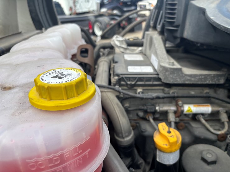 2018-freightliner-cascadia-126-image-40