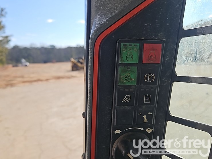 2021-bobcat-t66-image-31