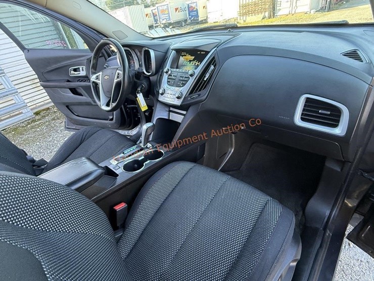 2015-chevrolet-equinox-lt-image-33