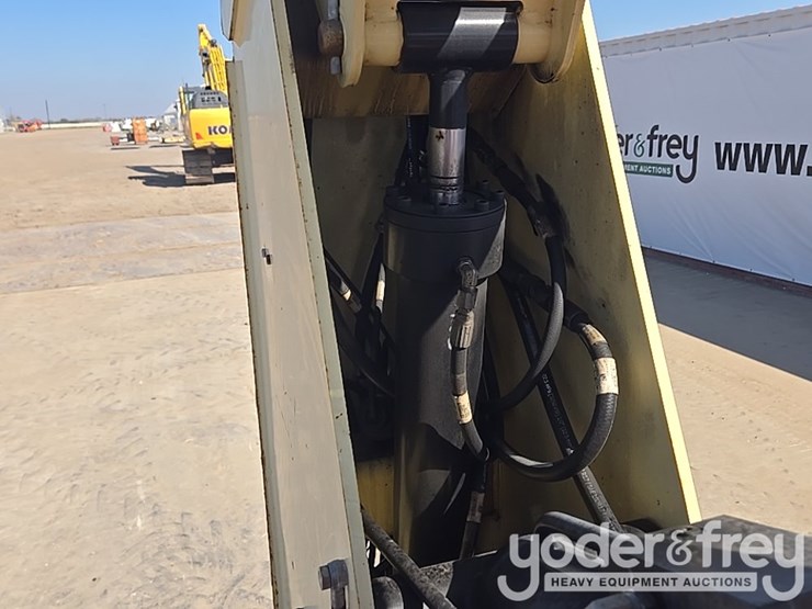 2017-jlg-600aj-image-27