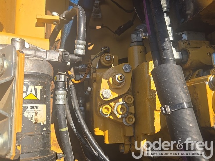 2016-caterpillar-335fl-image-66