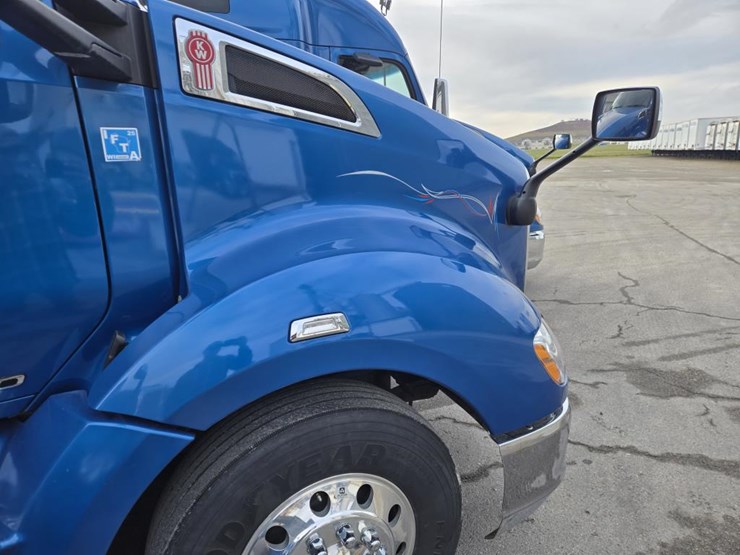 2019-kenworth-t680-image-11