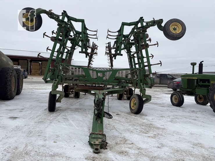 john-deere-2210-image-2