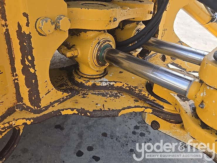 2014-deere-310k-ep-image-46