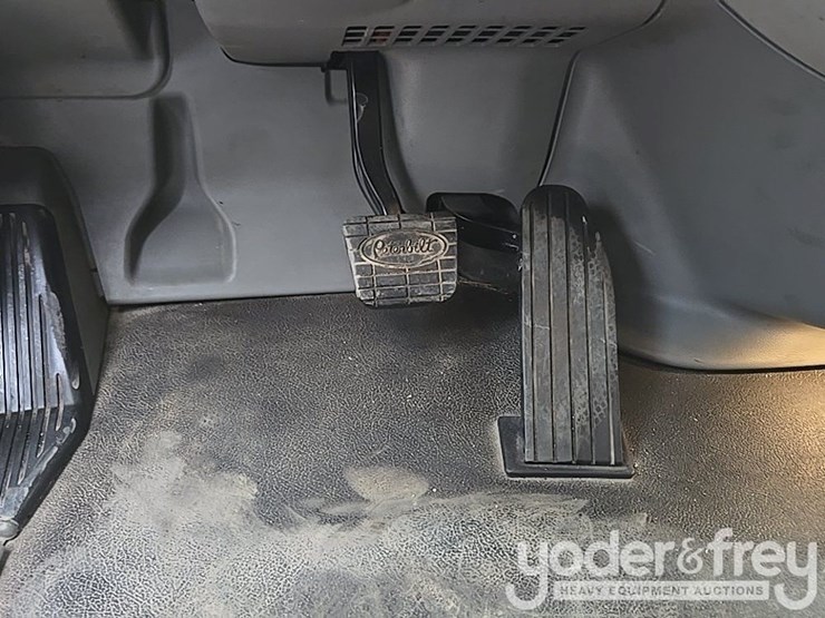 2019-peterbilt-579-image-96