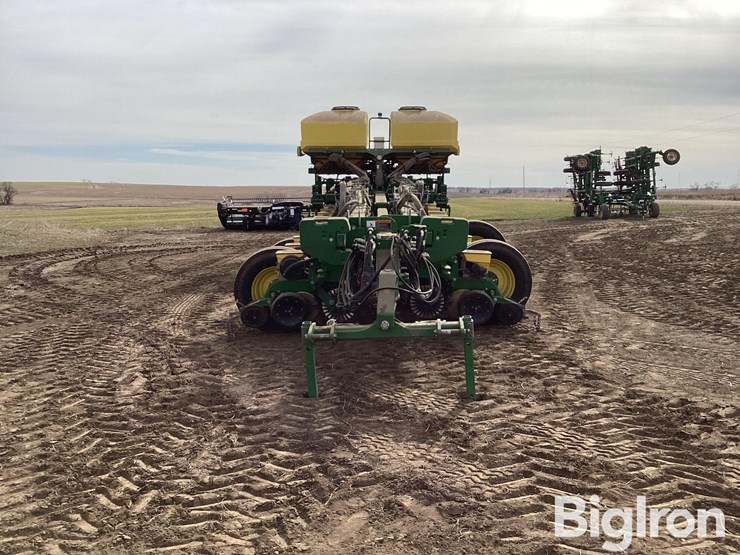 2022-john-deere-1775nt-image-2