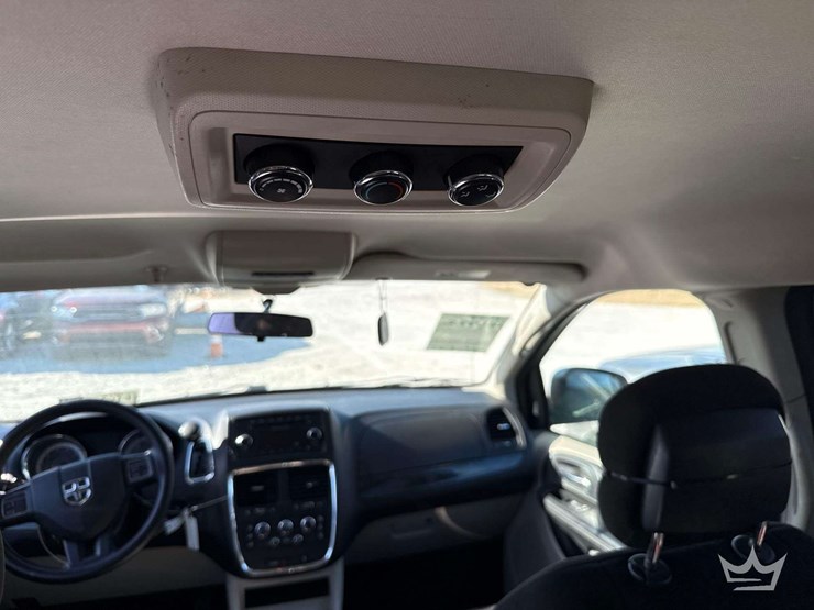 2014-dodge-grand-caravan-image-25