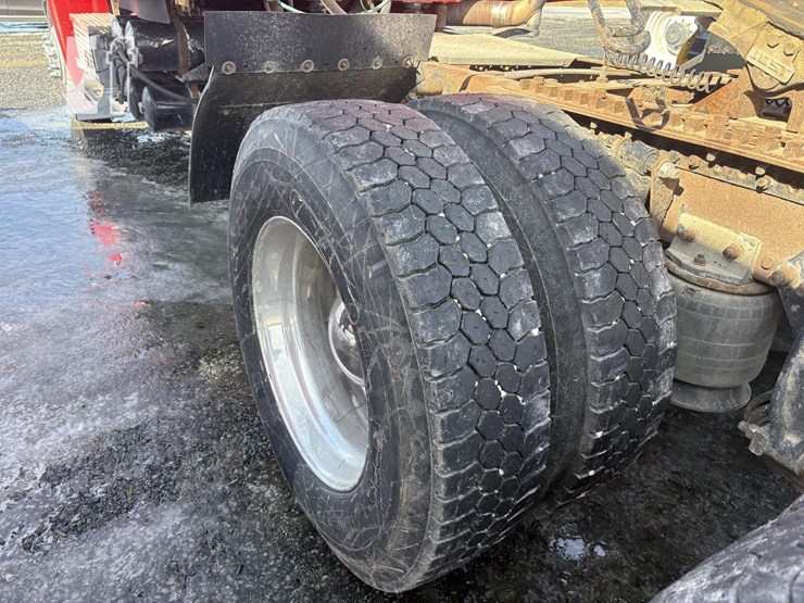 2004-freightliner-columbia-112-image-21