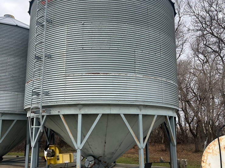 lot-21.-cenex-hopper-bin,-micada-bottom,-includes-golden-air-single-phase-bin-fan-image-1