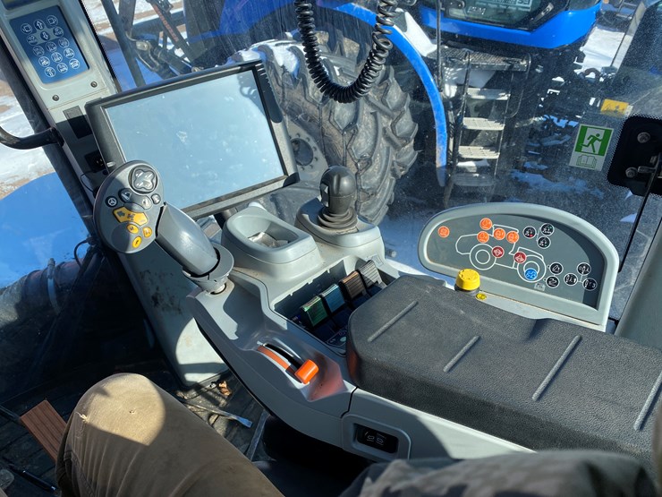 2012-new-holland-670-image-25