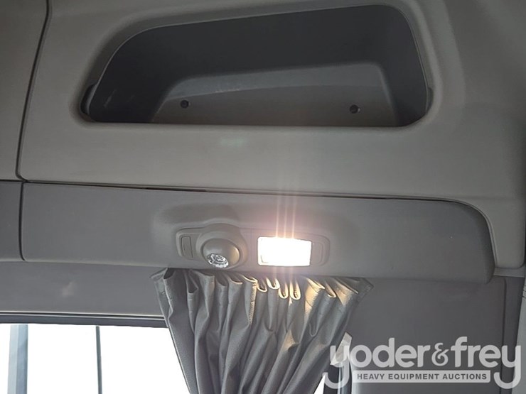 2019-peterbilt-579-image-106