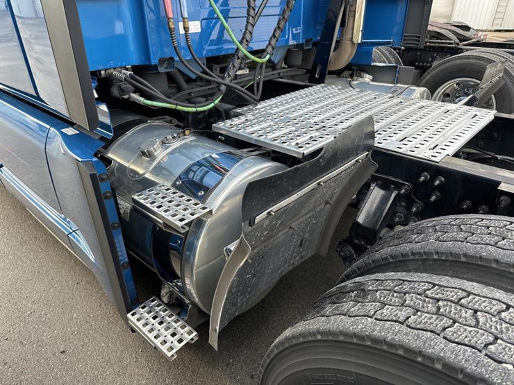 #2226-•-2024-volvo-vnl-sleeper-cab-semi-truck-tractor-image-13