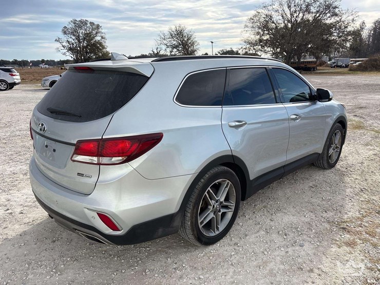 2017-hyundai-santa-fe-image-3