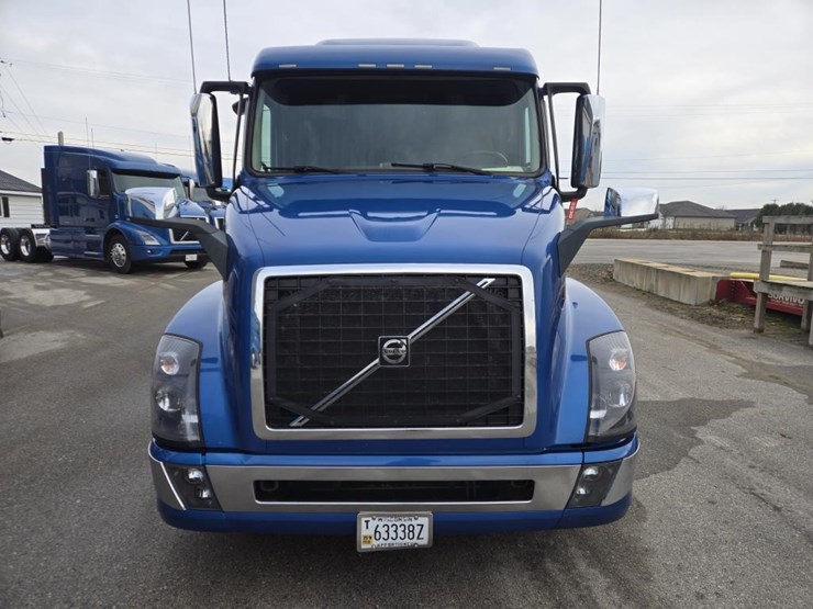 2018-volvo-10-image-8